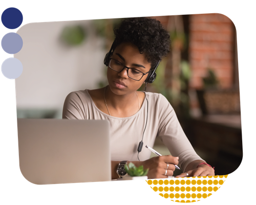 Lady working through a digital learning course on a laptop computer